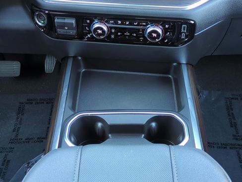 Used 2025 GMC Sierra 3500 SLT w/ SLT Premium Package image 20