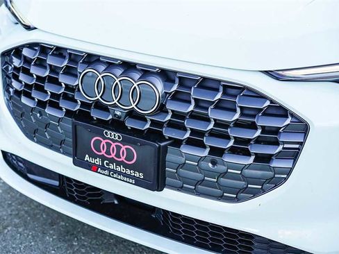 New 2025 Audi Q5 Prestige image 8