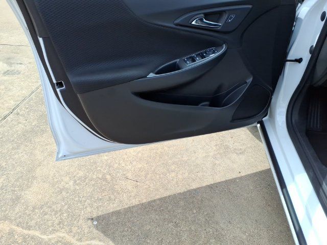 Used 2025 Chevrolet Malibu LT FWD image 11