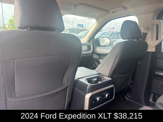 Used 2024 Ford Expedition XLT AWD/4WD image 26