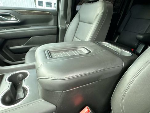 Used 2024 Chevrolet Suburban LT RWD image 24