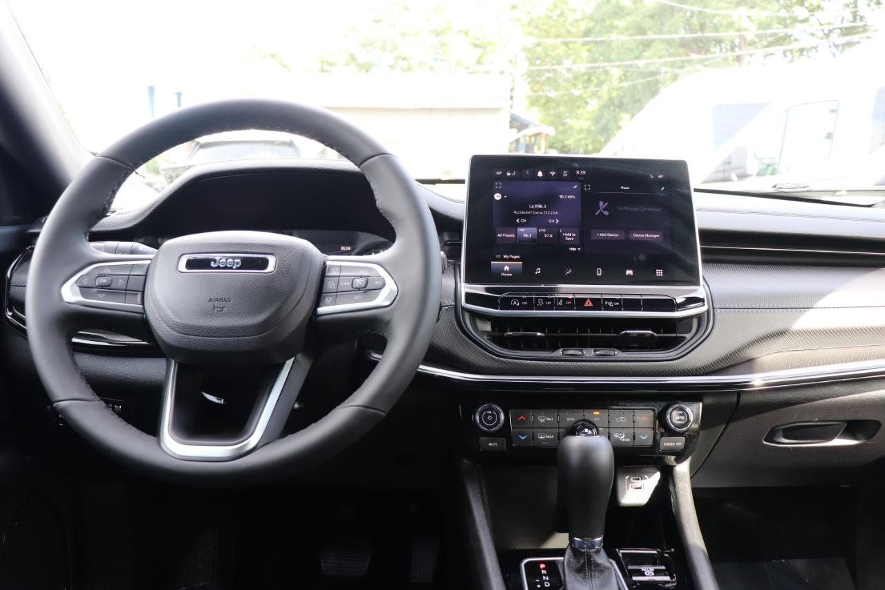 Used 2026 Jeep Compass Limited AWD/4WD image 16