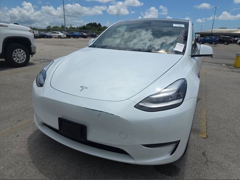 Used 2023 Tesla Model Y Long Range AWD/4WD image 2