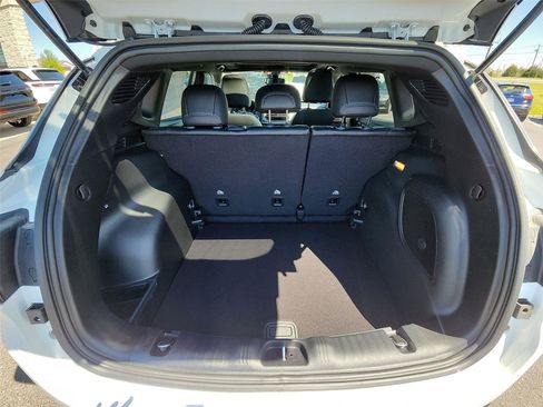New 2024 Jeep Compass Latitude w/ Sun and Sound Group AWD/4WD image 25
