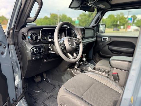 Used 2024 Jeep Wrangler Unlimited Rubicon 4xe w/ Dual Top Group AWD/4WD image 14
