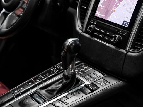 Used 2017 Porsche Macan S image 28