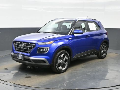 Certified 2025 Hyundai Venue Limited image 2