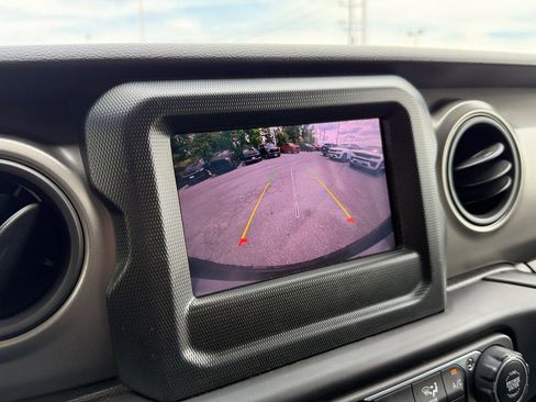 Used 2022 Jeep Wrangler Unlimited Sport AWD/4WD image 18