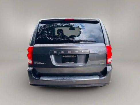 Used 2019 Dodge Grand Caravan SE w/ UConnect Hands-Free Group FWD image 6