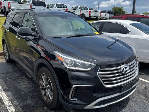 Used 2018 Hyundai Santa Fe SE FWD image 2