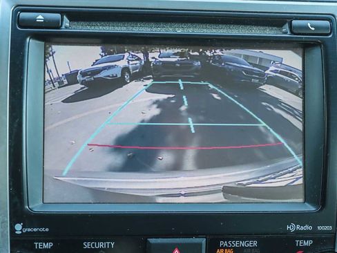 Used 2014 Toyota Camry XLE image 23