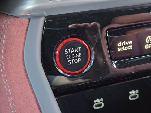 New 2025 Audi SQ5 Prestige image 23