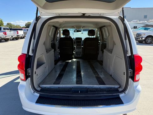 Used 2014 RAM C/V Tradesman image 19