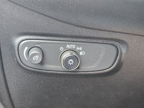 Used 2019 Chevrolet Equinox LT FWD image 22