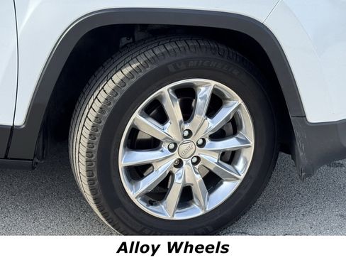 Used 2017 Jeep Cherokee Limited image 14