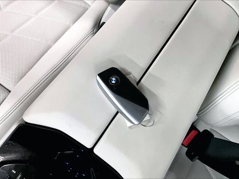 Certified 2026 BMW i5 eDrive40 w/ M Sport Package RWD image 13