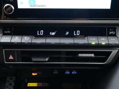 Used 2025 Toyota Camry SE w/ Convenience Package FWD image 23