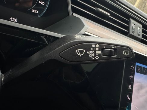 Used 2019 Audi e-tron Premium Plus image 59
