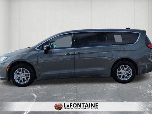 Certified 2025 Chrysler Pacifica Select image 2