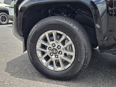 Used 2024 Toyota Tacoma Limited AWD/4WD image 6