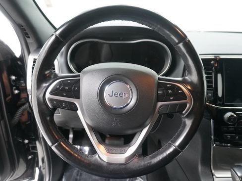 Used 2020 Jeep Grand Cherokee Laredo w/ Laredo X Package RWD image 16