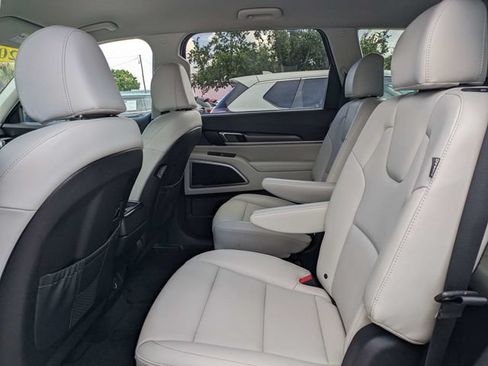 Used 2024 Kia Telluride S FWD image 15