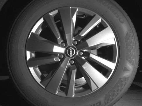 Used 2025 Nissan Pathfinder SV image 14