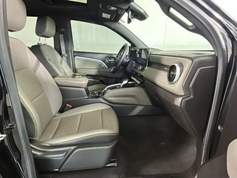 Used 2024 Chevrolet Colorado ZR2 w/ ZR2 Convenience Package III AWD/4WD image 30