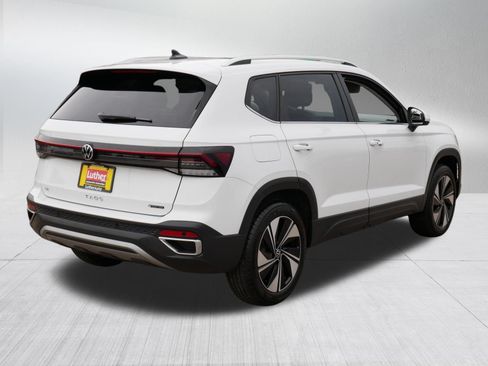 Used 2026 Volkswagen Taos SE w/ Panoramic Sunroof Package AWD/4WD image 7
