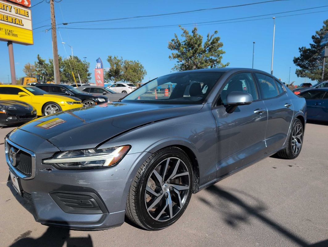 Used 2020 Volvo S60 T6 Momentum AWD/4WD image 3