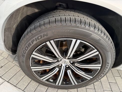 Used 2024 Volvo XC90 B5 Plus w/ Protection Package image 28