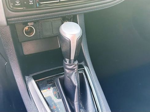 Used 2017 Toyota Corolla SE w/ SE Premium Package image 16