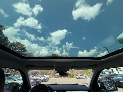 Used 2017 Land Rover Range Rover Evoque SE Premium image 33