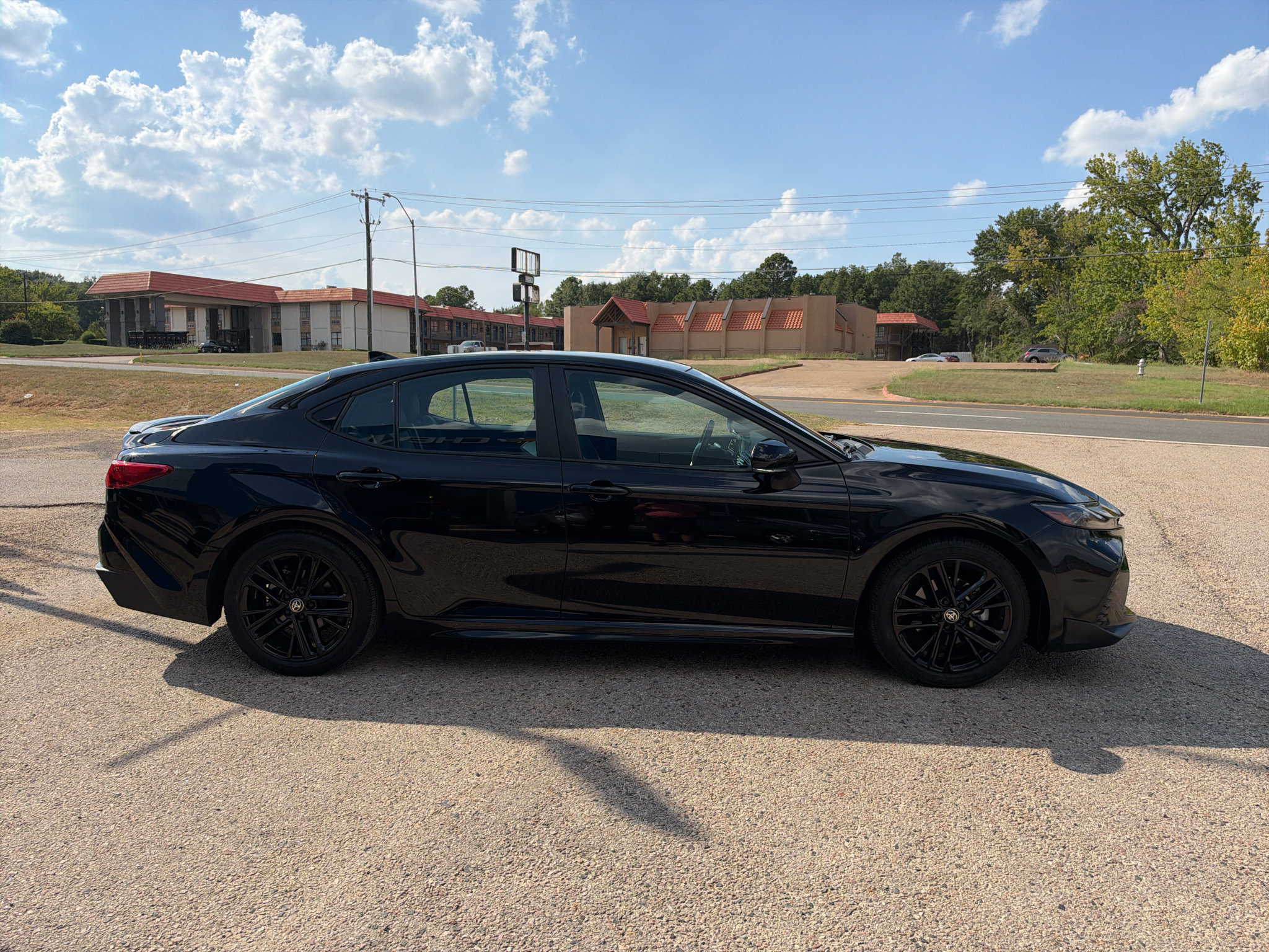 Used 2025 Toyota Camry SE FWD image 12