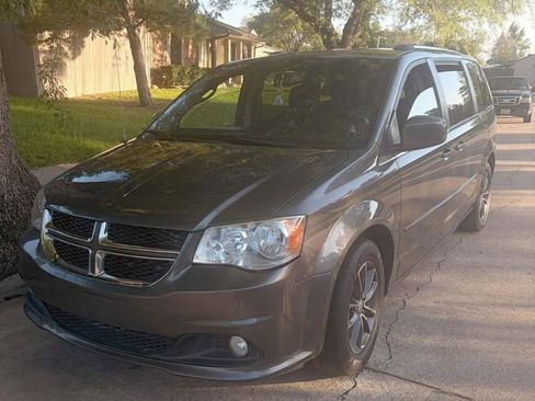 Used 2017 Dodge Grand Caravan SXT FWD image 1