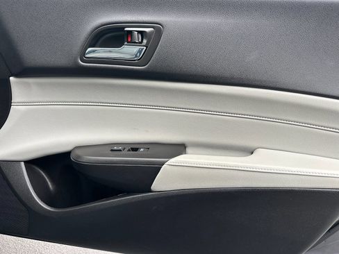 Used 2017 Acura ILX w/ Premium Package image 18