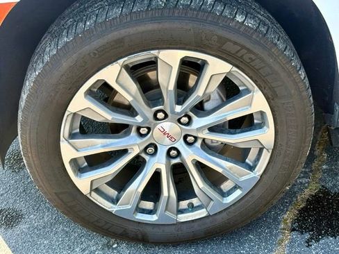Used 2023 GMC Yukon XL Denali AWD/4WD image 32