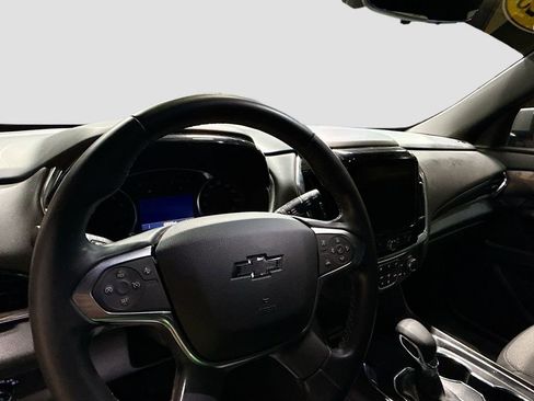 Used 2023 Chevrolet Traverse LT image 9