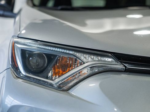 Used 2016 Toyota RAV4 LE AWD/4WD image 11