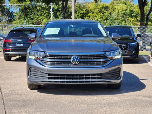 Used 2024 Volkswagen Jetta SE image 3