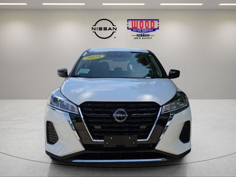 Certified 2025 Nissan Kicks Play S FWD image 6