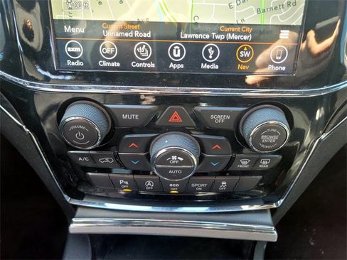 Used 2019 Jeep Grand Cherokee Limited image 28