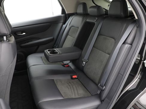 Used 2024 Nissan Ariya AWD image 13