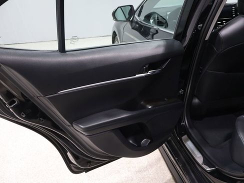 Used 2023 Toyota Camry SE image 17