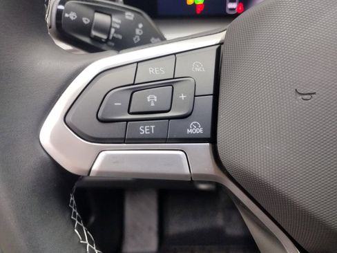 Used 2025 Volkswagen Tiguan SE FWD image 26