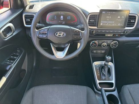 Used 2023 Hyundai Venue SE image 13