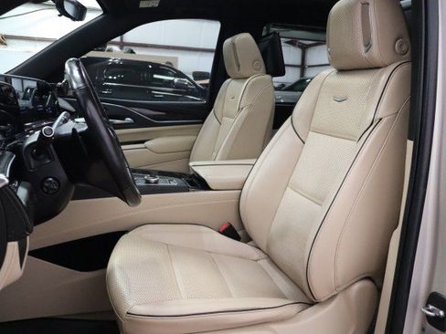 Used 2021 Cadillac Escalade Premium Luxury w/ LPO, Illumination Package AWD/4WD image 36