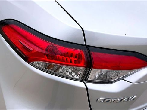 Used 2025 Toyota Corolla LE image 30