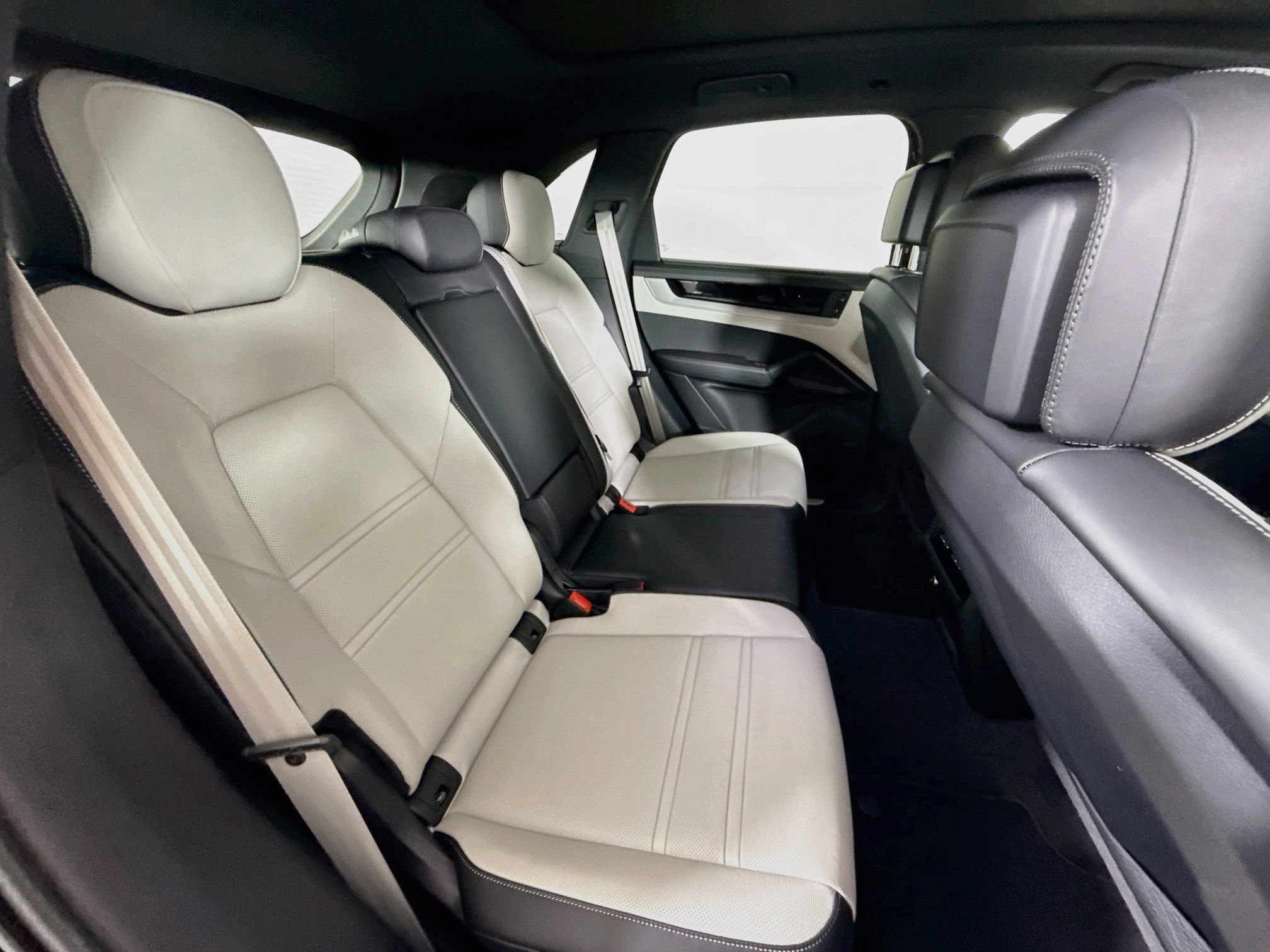 Certified 2026 Porsche Cayenne E-Hybrid AWD/4WD image 26