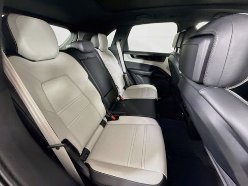Certified 2026 Porsche Cayenne E-Hybrid AWD/4WD image 26